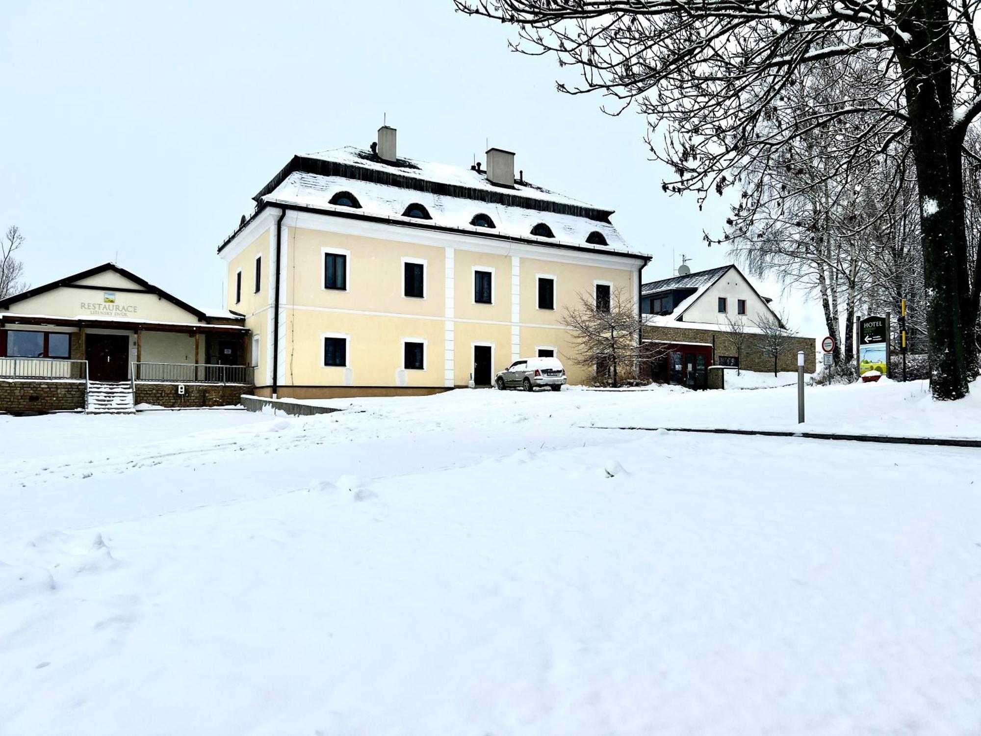 Resort Lisensky Dvur Sněžné Dış mekan fotoğraf